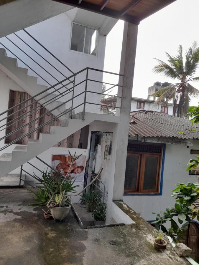 Hotel Remember Hikkaduwa Buitenkant foto