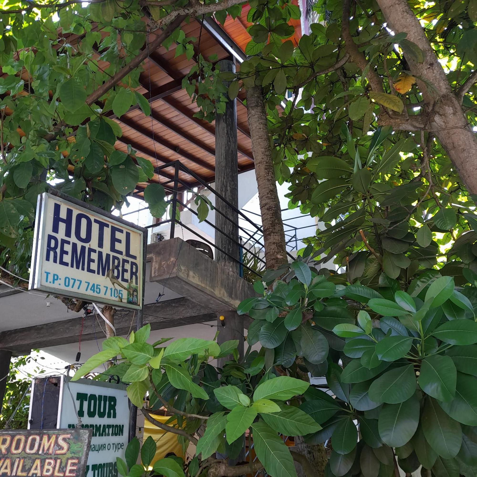 Hotel Remember Hikkaduwa Buitenkant foto